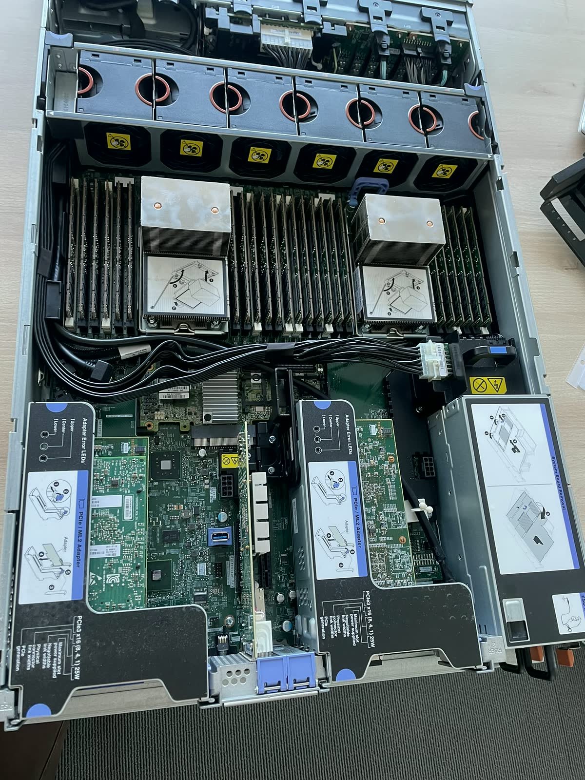 Otvoren server za firmu: ventilatori, memorija i procesori
